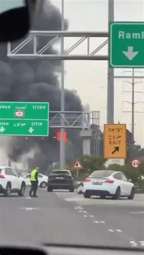“Explosions are occurring on Tel Aviv highways, according to virtual space sources.”