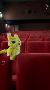 Bibi tape l'incruste ! Retrouvez la peluche du Marsupilami dans votre cinéma Pathé 🟡⚫ | Pathé Cinémas