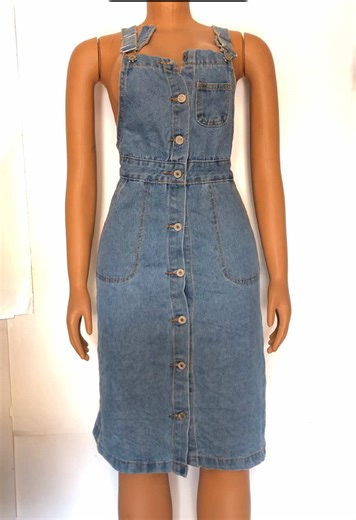 Denim gown Size: 8 Available for immediate pickup Price: 5k #denim #Denimgown #thrift #thriftinabuja