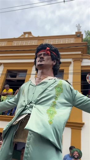 Hugo Gloss | O CPF e o bilhete único já eram dele! Agora, Bruno Mars acaba de ganhar um Boneco de Olinda! 🇧🇷 O artista é um dos homenageados do Carnaval... | Instagram