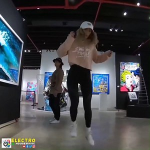 1.2M views · 25K reactions |  Una joya..!! Clásico Eurodance 90's. 2 Brothers On The 4Th Floor - Dreams (Radio Version)  Estilo, Shuffle Dance ❤♫✌ sígue A  Electro & House music para obtener el mejor contenido #EDM | Electro & House music | Facebook