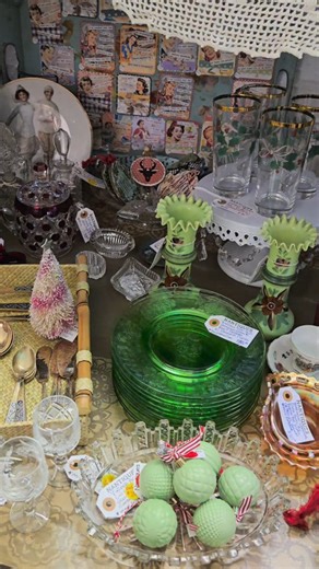 🎄✨ Holiday magic lives at Lady Buck Vintage! ✨🎄 The Nantiques booth is bursting with cozy nostalgia & the best gifts for gift-giving... think vintage glass drinkware, crystal decanters, uranium glass gems, colorful vases, sweet vintage ornaments, kitchen treasures, holiday jewelry, retro magnets, tea sets & so many charming bits & pieces. Plus tons of bottle brush trees ready to sprinkle holiday cheer everywhere! 🌟 You’ll also find locally made delights from Cre8tive Folk & the cutest holiday