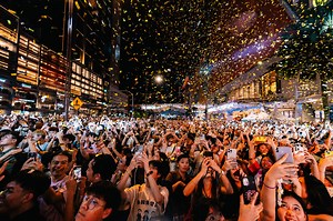 What a way to welcome 2025✨ Let's relive the spectacular moments of our New Year's Eve Countdown Party 2025! The rhythm of the night, the hype from the crowd, and the sky lit with fireworks– our event was a big success thanks to YOU, our amazing shoppers, partners, and teams🥳 Watch the highlights from our incredible countdown party, and here’s to an amazing 2025🎇🍾 #SVMNYE2025 #SunwayVelocityMall #NYECountdownParty #newyearseve2025 | Sunway Velocity Mall
