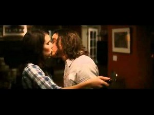 Emma Robert's kiss with Ghostface