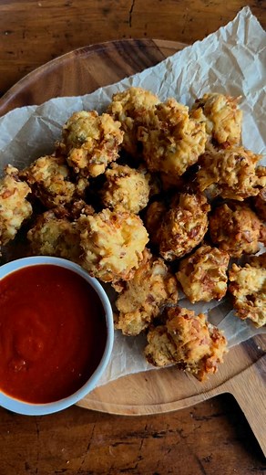 Daniela’s Dish on Instagram: "Scungilli Fritters. Also known as conch fritters these little bites are the perfect addition to your Christmas Eve feast. They’re typically served with tartar sauce in the south but Italian style is to serve them with a spicy marinara. They’re a guaranteed crowd pleaser if you’re looking to add Scungilli to your seven fishes feast but not sure how to serve it, this recipe is a must try. We serve them with tartar sauce alongside as well for another dipping option. Re