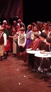 Devo immensamente a Mimì. È stato il primo grande ruolo della mia carriera e, l’anno prossimo, sarà ancora lei - la dolce e gaia fioraia - a prendermi per mano per il mio debutto al MET di New York. Nel frattempo, è una gioia profonda poter condividere la mia Mimì con il pubblico della mia città, qui al Teatro Alfieri di Asti, accanto a mia figlia Esther, al suo debutto assoluto su un palcoscenico: sarà lei a cantare la frase «Vo’ la tromba e il cavallin!» Ecco una clip dalla prova generale. Gra