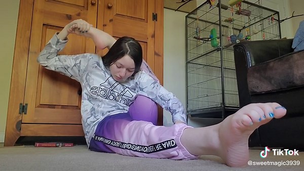 Human pretzel #humanpretzel #humanpretzelpose #humanknot #pretzelpose #legsbehindhead #frontbend #contortion #flexibility #flexible #flexiblegirl