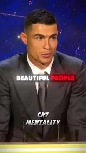 Ronaldo wins the Globe Soccer Award 🥶