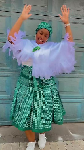 We bring you the warm green #bridalwear #weddingtiktok #SAMA28 #traditionalweddings #fypシ゚viral #khibafriday #trendingvideo #fyp #fypシ #zulutiktoksouthafrica🇿🇦 #igamalamiuseyalazi🥰🥰 @Daddy's Doll