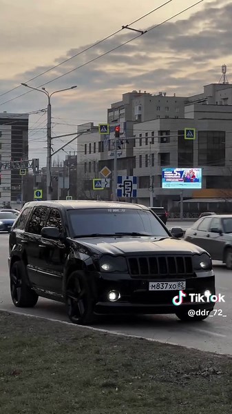 Cherokee SRT8: Звук и Динамика Jeep