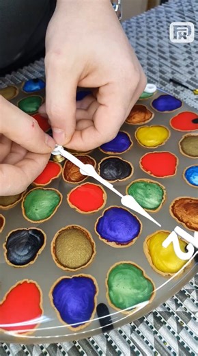 Walnut shell resin clock that stands out