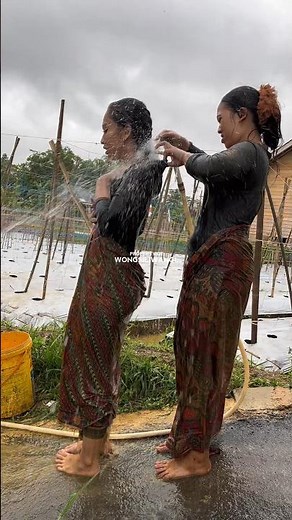 ngintip gadis desa mandi sampai b4sah sahabat 🤣🤣