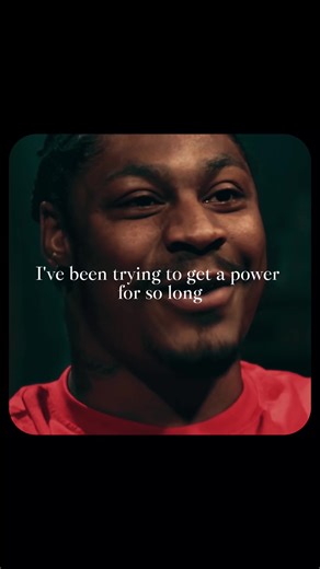 Some players run the ball. Marshawn Lynch ran through the concept of tackling. 😭🏈💥 This is Marshawn Lynch in his natural habitat: legs churning like a freight train, pads popping, defenders clinging on like they’re trying to stop a moving car with a parking brake. Every carry looks the same in the best way—3 yards that magically becomes 8, then becomes 12, then becomes “wait how is he still standing??” 😮‍💨 He wasn’t flashy. He was inevitable. No dancing. No cute stuff. Just violence, balanc