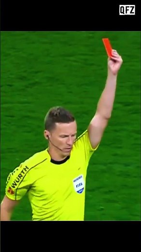 Messi vs Ramos 😤 Who Remembers This Tackle? | Quick FootZone