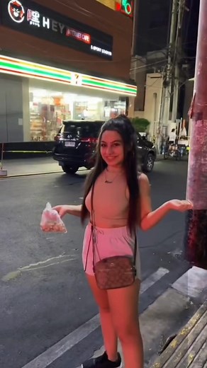 Canadian/Egyptian foreigner in Manila — Day 1! Syempre, first stop… Jollibee!!! Masarappp talaga😋!!Now I know why everyone’s obsessed! Foreigner approved! #Manila #Philippines #jollibee #reelsfbシ #foreigner #pinoyabroad #reels | Yallah Silvana