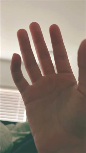 you get pinky finger if you start on your pointer finger but you get middle whenyoustartonpinky