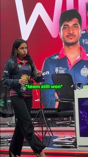 Magnus Carlsen Cheers Up Divya Deshmukh!