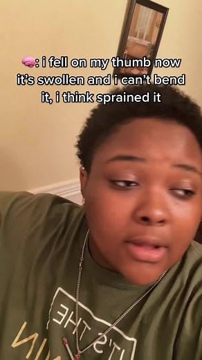 Dealing with a Swollen Thumb: Is It Broken or Sprained?