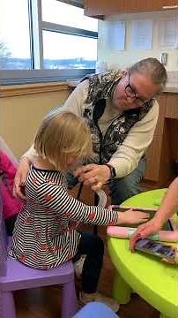 Showing how to use the cough assist machine