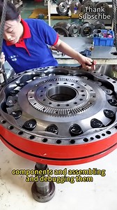 Workers are installing hydraulic motor parts and assembling and debugging | Craftsman Beast