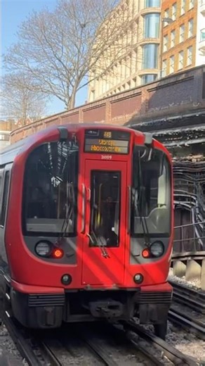 Metropolitan Line train @ Farringdon 25/02/26