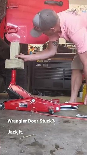 Jeep Wrangler JKU Door Stuck - Jack Method For Easy Removal of Door
