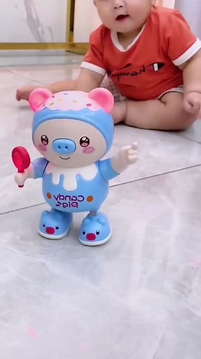 #greenscreenvideo Do you like this dancing pig that can help babies practice sight chasing?#toys #toy #babytoy #babytoyschallenge #babyproducts #goodthing #pigtoy #electronictoys #foryou #fy #fypシ #cute #funny #trending
