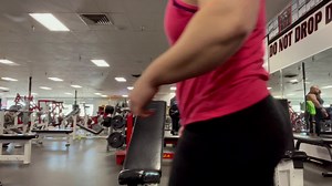 Pressing 95lb dumbbells for the first time. #girlswholift #girlswhopowerlift #fitchick #powerlifter #strongwoman #stronggirls #girlswithmuscle