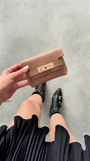 16K views · 288 reactions | Noua colecție este UP✅ Hai sa vezi noile modele aici: https://www.exclusives.ro/incaltaminte/bocanci-ghete | Exclusives | Facebook