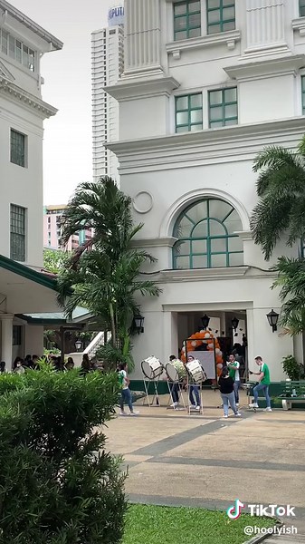 Dream College Life at De La Salle University