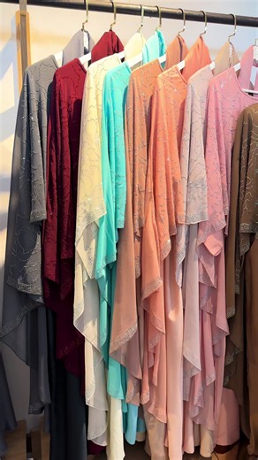 Cape Elegance: Discover the Latest Wedding Collection