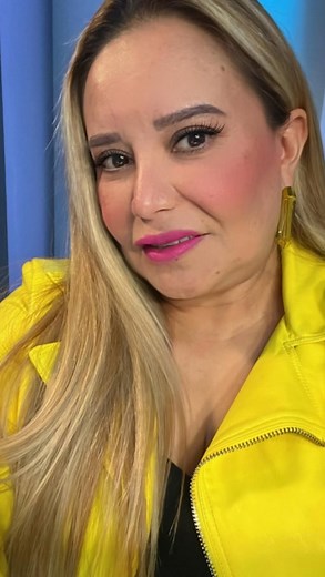 Maxine Woodside on Instagram: "¡Así fue el encontronazo entre Vicky López y la abogada Mariana Gutiérrez! 😱 Mañana todos los detalles en “Todo Para la Mujer”, 11:00 a. m., en @radioformulamx 📺 #VickyLópez #MarianaGutiérrez #EduardoYáñez #Polémica"