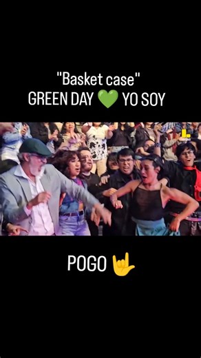 El Gonza on Instagram: "Mamá poguee con Cachin 🗣️‼️ #greenday #yosoy #peru #music #pogo"