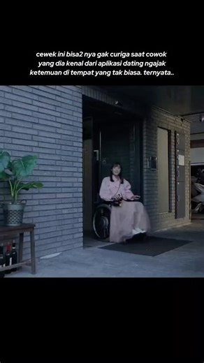 PLOT ID on Instagram: "🎬 SOMEBODY (2022): APLIKASI KENCAN, PEMBUNUHAN, & JEJAK DIGITAL YANG MEMATIKAN Sinopsis: Sum (Kang Hae-lim), seorang developer jenius di balik aplikasi kencan populer "Somebody", menggunakan aksesnya ke data pengguna untuk memilih korban-korbannya. Yoon-oh (Kim Young-kwang), seorang arsitek dengan masa lalu traumatis, menjadi tersangka utama dalam serangkaian pembunuhan yang terkait dengan aplikasi tersebut. Saat penyelidikan berlangsung, ternyata kedua pria ini terhubung