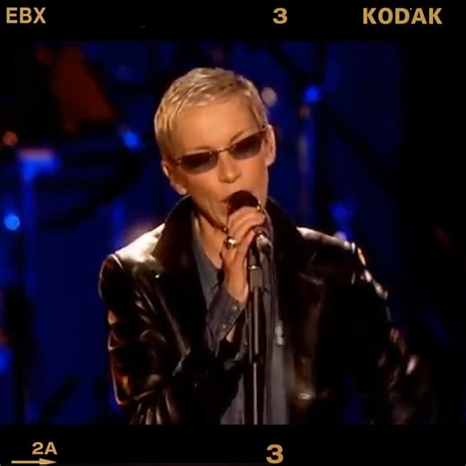 Eurythmics 'Here Comes The Rain Again' - Cape Town 2003 | Old But Gold
