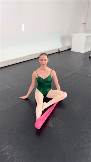 How to fish you feet: An exercise to train your foot how to for ballet 🩰 It’s week 3 of the Foot Formula and this is you reminder you can win 1st, 2nd or 3rd prizes if you send in the most impressive before vs after picture 📸 It’s a new tutorial style series on our app you can start today 💚Claudia Dean World App 📲 #balletexercise #ballerina | CD Exercises