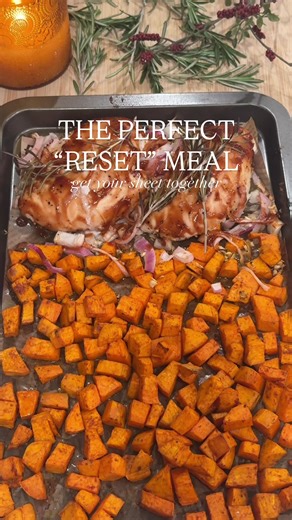 Sheet Pan BBQ Chicken & Sweet Potatoes One pan, high protein, and actually satisfying. This is one of those January dinners that feels comforting but still fits the reset. Get Your Sheet Together — Day 5 Recipe: Toss cubed sweet potatoes with olive oil, smoked paprika, garlic powder, salt, and pepper. Roast at 425°F for 15 minutes. Add chicken, brush generously with BBQ sauce, and bake another 12–15 minutes until cooked through. Broil 2–3 minutes for that sticky, caramelized finish. Top with fre
