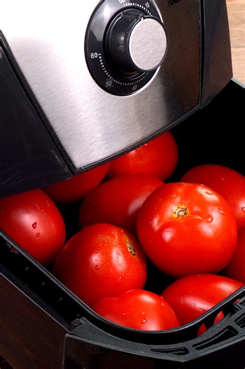 194K views · 2.7K reactions | Coloque os Tomates na AirFryer e não...