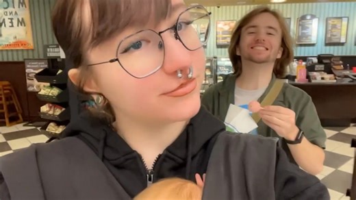 „Lebensechte Puppen helfen mir, meine Fehlgeburt zu verarbeiten – ich nehme sie im Kinderwagen mit zum Abendessen“