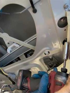 Driver car door window stopped working- Lincoln town regulator and motor replacement￼ #autoglass