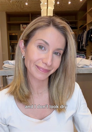 Sharing my powder tips for over 40 skin ✨ Powder isn’t the problem... over-powdering is. Less is more, placement matters, and the right tools change everything. This is what actually works for me 🤍 #makeuptipstiktok #makeuptip #over40