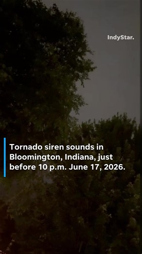 Hear the moment tornado sirens echoed across Bloomington as severe storms swept through multiple parts of Indiana on Wednesday. One person was reported injured in the storms. Tap the link in our bio to keep up with the latest updates on damages and cleanup. 🎥: Jenny Porter Tilley / Rich Janzaruk