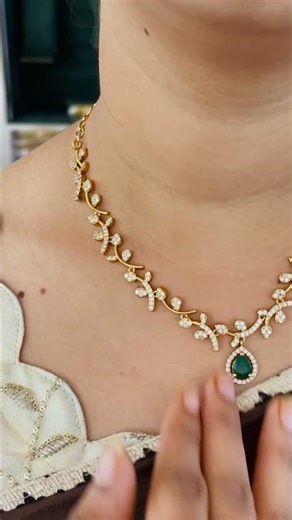 Chic leaf design necklace set with sparkling stones & drop pendant ✨