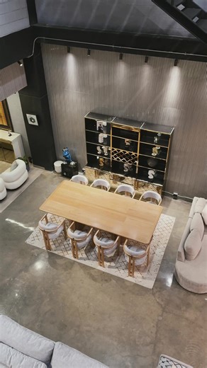 En Eclipse Design seleccionamos piezas que elevan la arquitectura de tu hogar y transforman cada encuentro en una experiencia. Si buscas elegancia real, materiales nobles y asesoría experta, este es el punto de partida. Te esperamos en nuestro Centro de Experiencias. 📍 Carrera 54 #72A - 205, Itagüí – Medellín 📲 321 621 6209