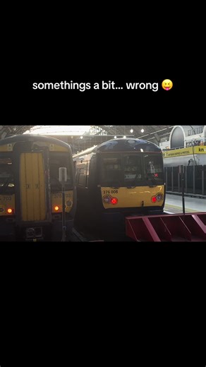 CLASS 376 AT VICTORIA OMG OMG