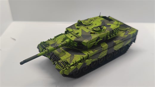 手涂制作一台又脏又干净的芬兰豹2A4模型