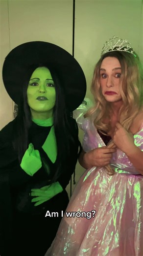 Elphaba Halloween Cosplay: Wicked Witch Costume & Glinda Outfit