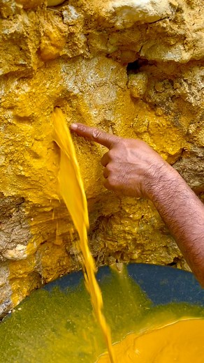 3.1M views · 28K reactions | The process of finding gold | finding gold in bedrock fragments | finding gold nuggets worth $2500 | Yundra Gold Minning | Facebook