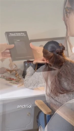 Fationa Palushi on Instagram: "Lo agganci, premi, e registra tutto! Lezioni, riunioni, idee al volo. Poi apri l’app e trovi tutto trascritto, riassunto e mappa concettuale già pronte. Zero pensieri. Piccolo, discreto, super utile ovunque. 🔗trova link in bio Codice: COCCO *Assicurati di avere il consenso di tutti prima di registrare. #plaud #plaudnote #plaudnotepro #plaudai #techlifestyle"