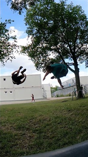 synchronized backflip in slow motion #rec #acrobatics #hamburg